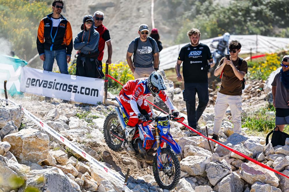 Brad Freeman gana y Nathan Watson brilla con dos podios en el EnduroGP de Italia 2026.