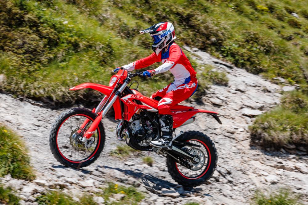Betamotor amplía la gama Xtrainer 2027 con la nueva 200 2T.